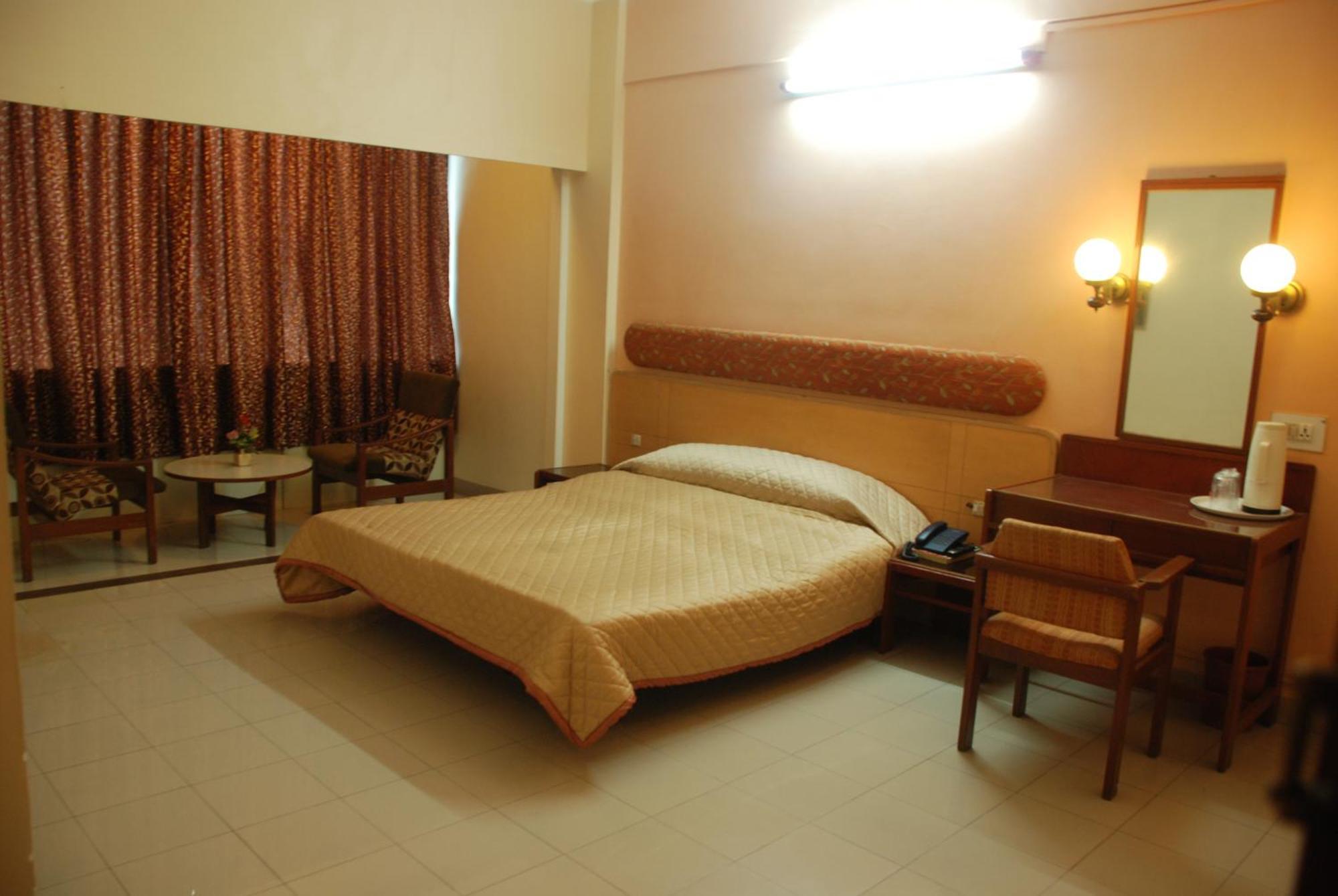 Hotel Raviraj Pune Exterior photo