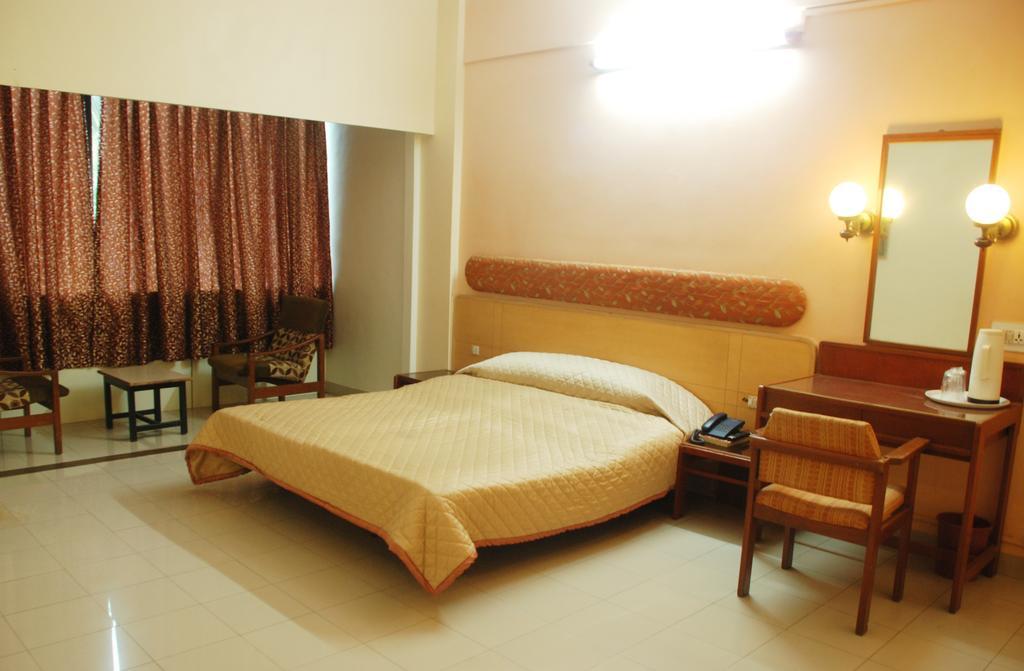 Hotel Raviraj Pune Exterior photo
