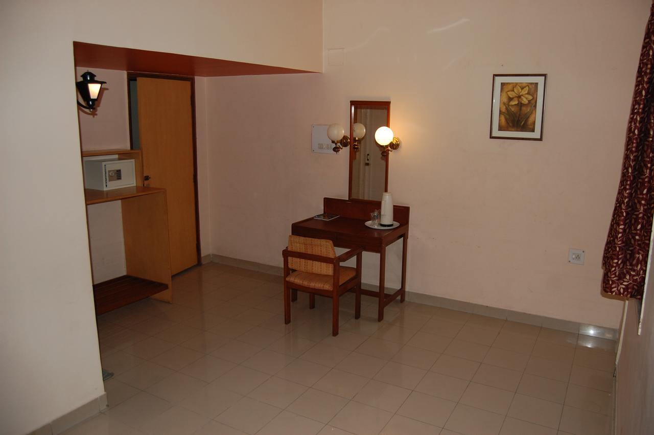 Hotel Raviraj Pune Exterior photo
