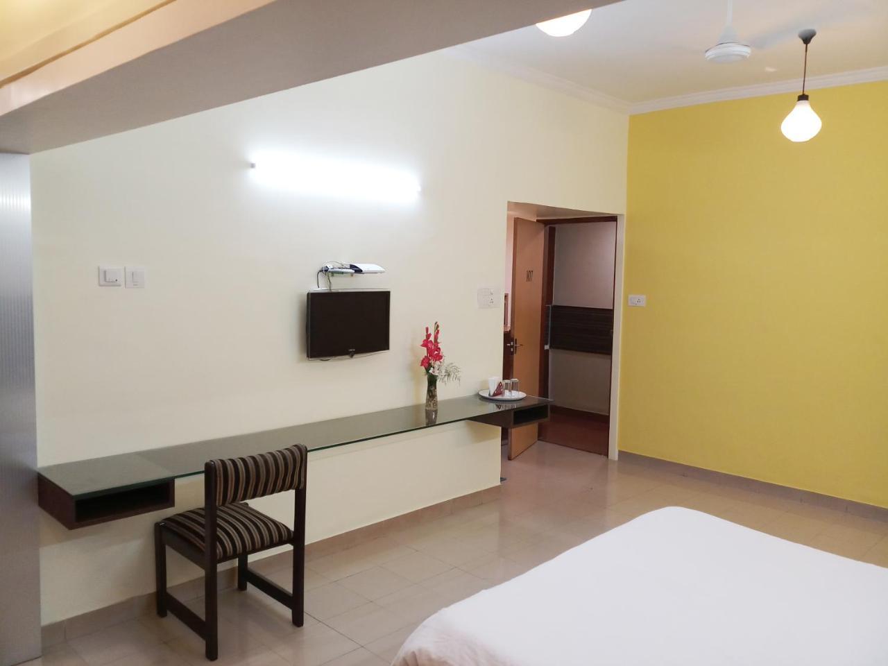 Hotel Raviraj Pune Exterior photo