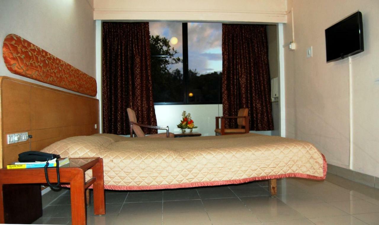 Hotel Raviraj Pune Exterior photo